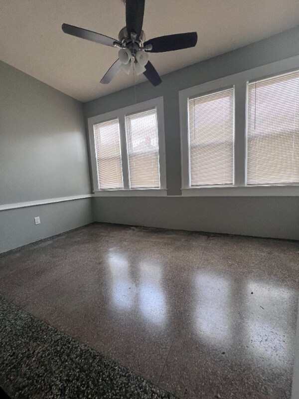 Building Photo - 405 Moore St