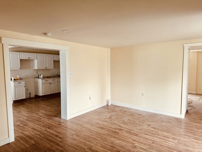 Building Photo - 3269 Cedar Ave