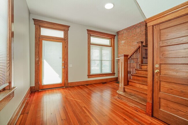 Building Photo - E. Main/802-804 - 804