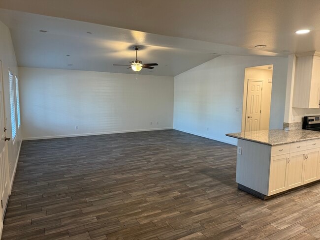 Building Photo - 1147 Dewitt Ave