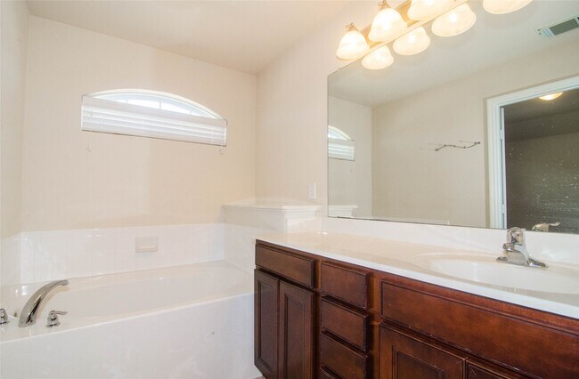 Building Photo - 3939 Calgary Cir
