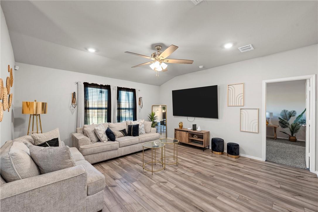 Building Photo - 7009 Llano Dr