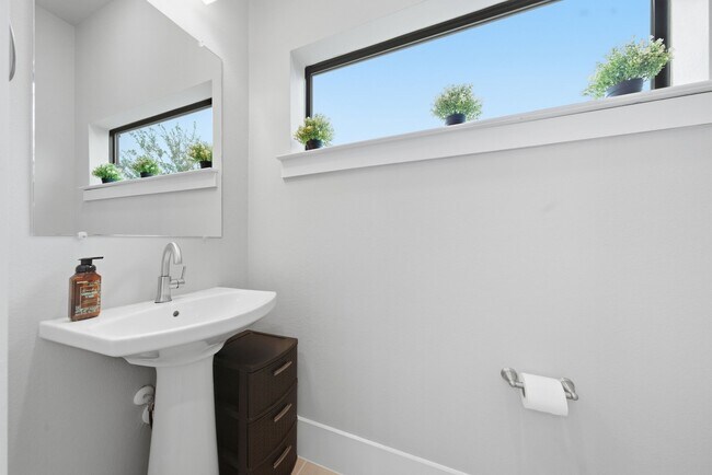 Building Photo - 2401 Crawford St