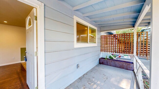 Building Photo - 1720 Ditty Ave