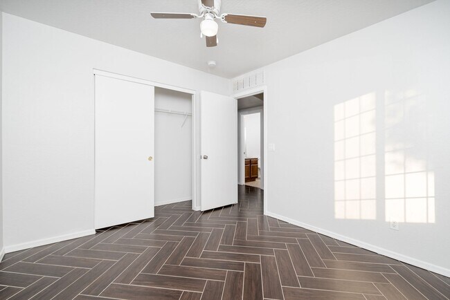 Building Photo - 4 bed, 2.5 bath, 2,251 sqft