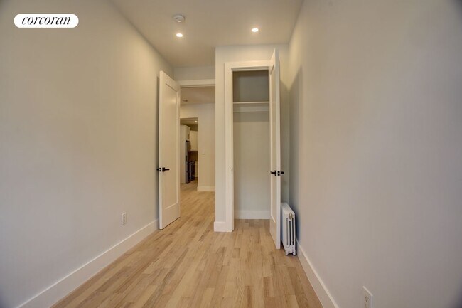 Building Photo - 206 W 96th St