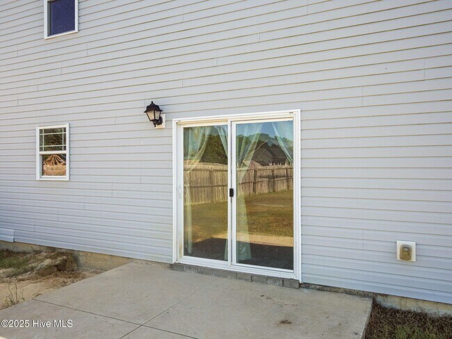 Building Photo - 216 Shell Rock Landing Rd