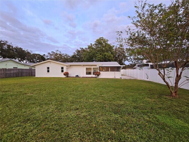 Building Photo - 1028 Chinaberry Rd