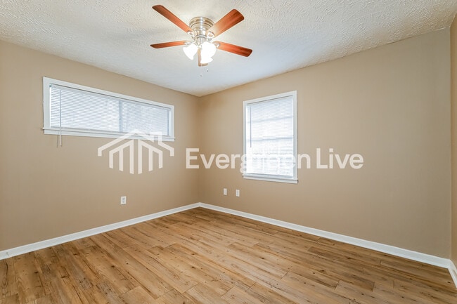 Building Photo - 205 Larado Dr