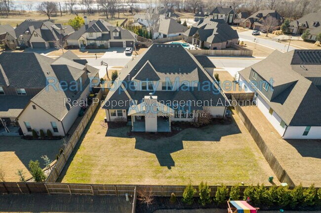 Building Photo - 6617 E 134th Pl S