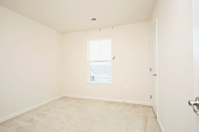 Building Photo - N. Albemarle Co Home With Fenced Yard, Near NGIC/DIA/NGA