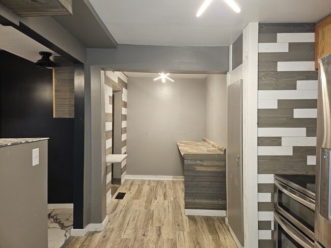 Building Photo - 4009 Oliver Ave