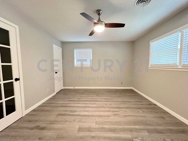 Building Photo - Beautifully Refreshed 3/2/2 in Fort Worth ...