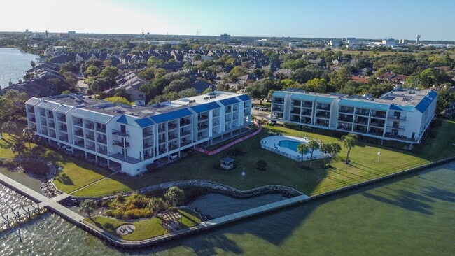 Building Photo - 351 Lakeside Ln