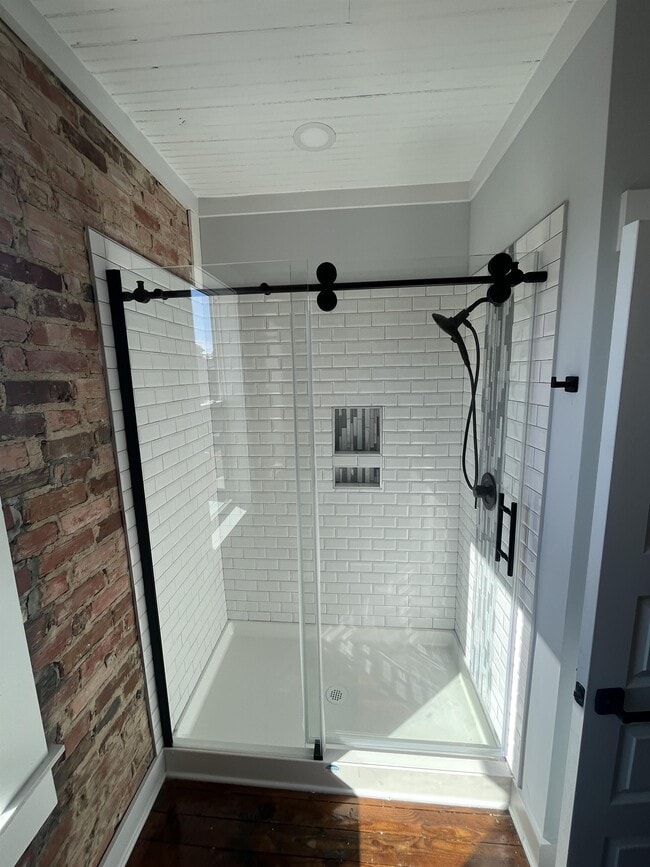 Building Photo - 201B E Main St