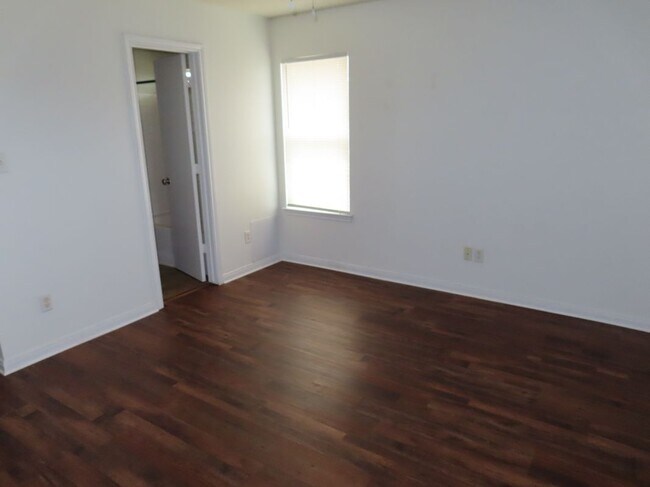 Building Photo - 4115 McFarland Dr