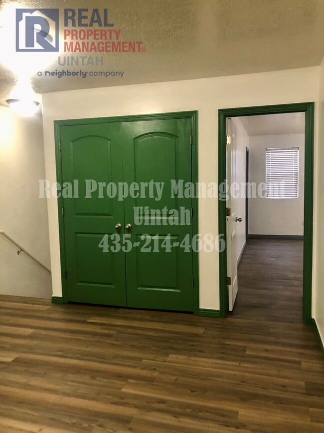 Building Photo - 3 Bed 2.5 Bath Townhome in Split Mountain.