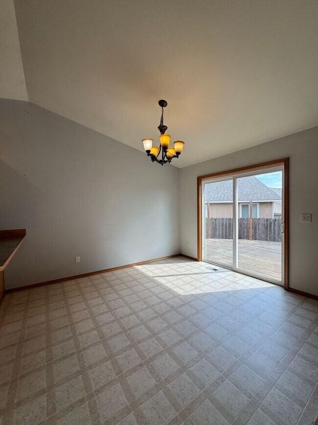 Building Photo - Spacious 4-Bedroom Home for Lease in Cul-d...