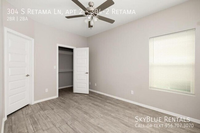 Building Photo - 304 S Retama Ln