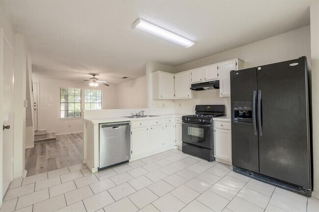 Building Photo - 11901 Swearingen Dr