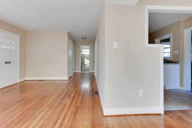 Building Photo - 4820 Chamberlayne Ave