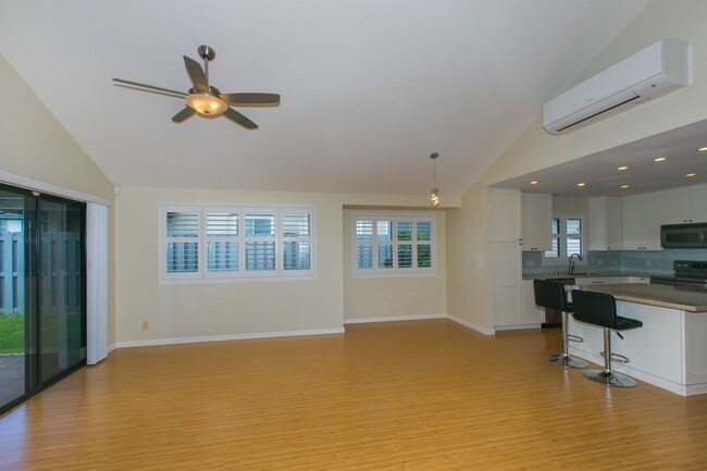 Building Photo - BACK ON MARKET**Single level spacious home...