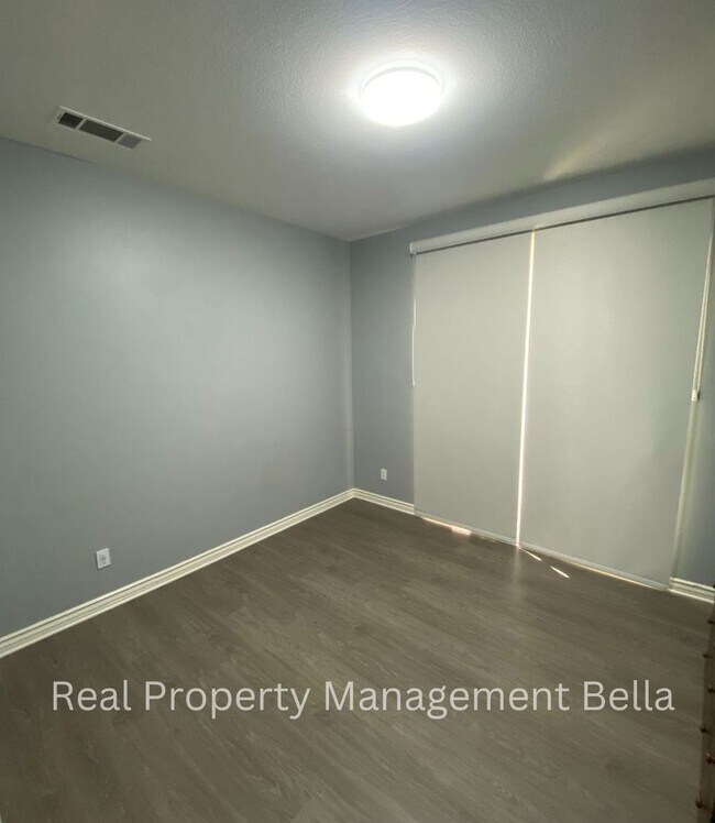 Building Photo - 25249 Silverwood Ln
