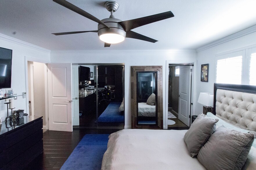 Master Bedroom - 333 Newport Ave