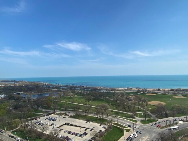 Building Photo - 1660 N La Salle Dr