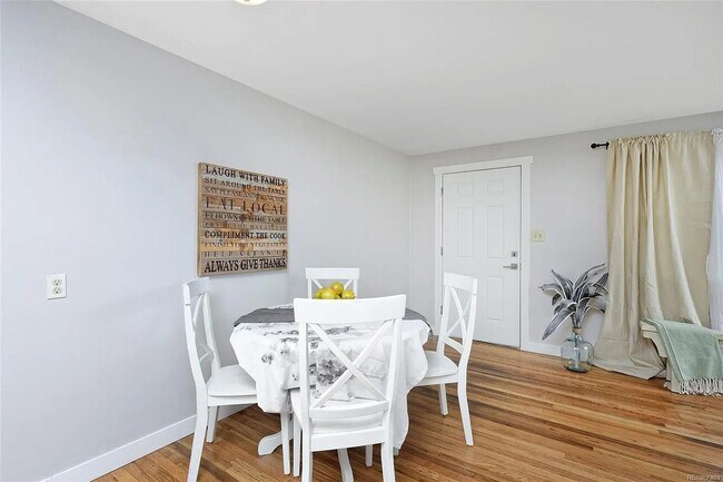 Building Photo - Charming 3-Bedroom Oasis with Expansive Yard and Driveway!