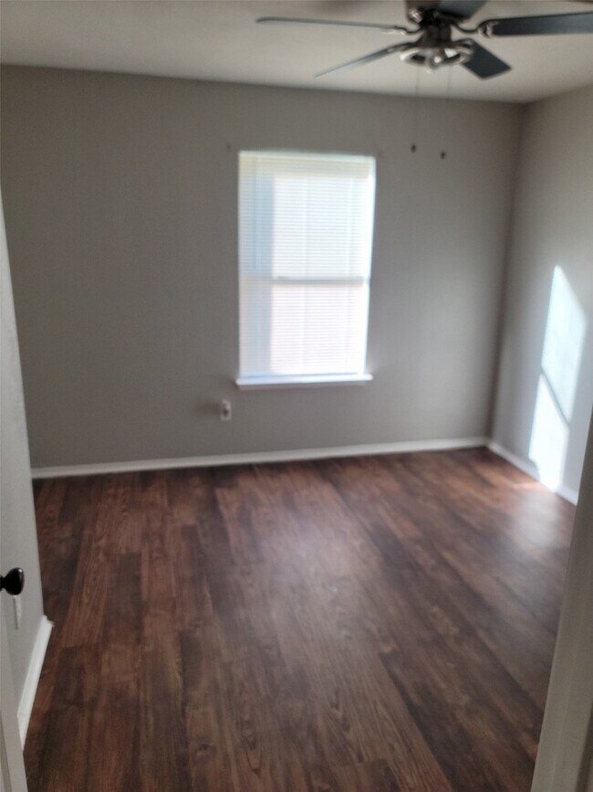 Building Photo - 6014 Drenner Park Ln