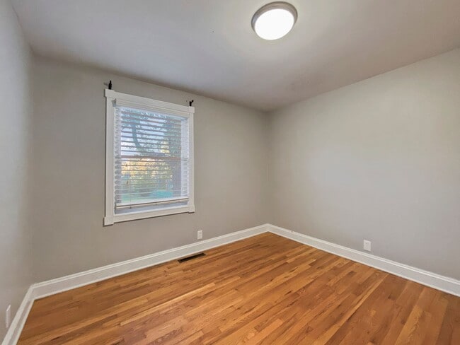 Building Photo - Stunning 4-Bed, 2.5-Bath Corner Lot Home with Modern Upgrades & Detached Garage – Move-In Ready!