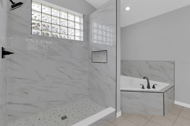 Building Photo - 2414 Sweetwater Blvd