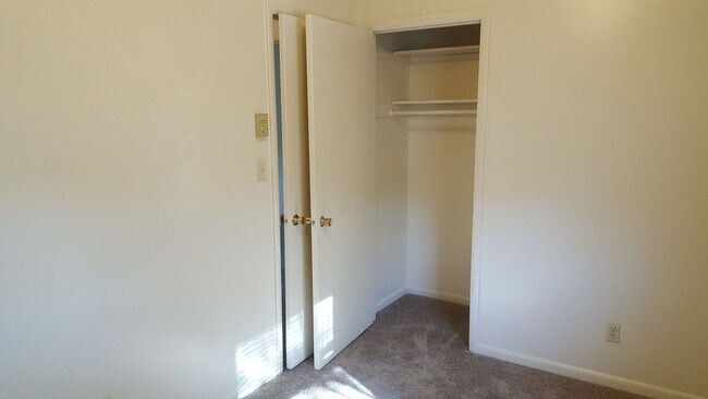 Building Photo - Charming Second-Floor Apartment in Havre de Grace!