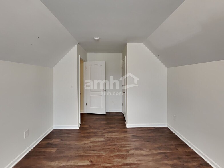 Building Photo - 280 Hawken Trail