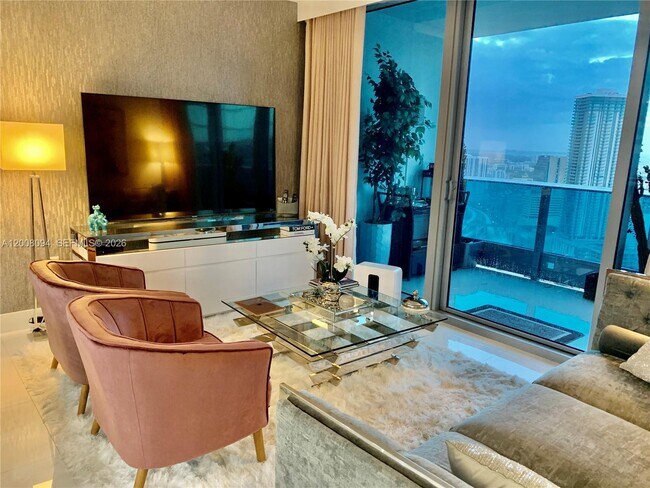 Building Photo - 200 Biscayne Blvd Way