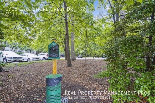 Building Photo - 1708 Lake Shore Crest Dr