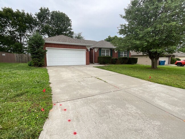 Building Photo - Beautiful Home on Private Setting