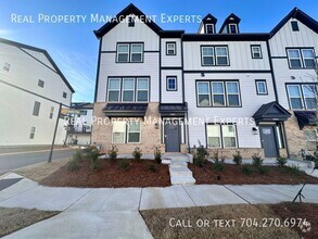 Building Photo - Stunning New Construction Townhouse in Cha...