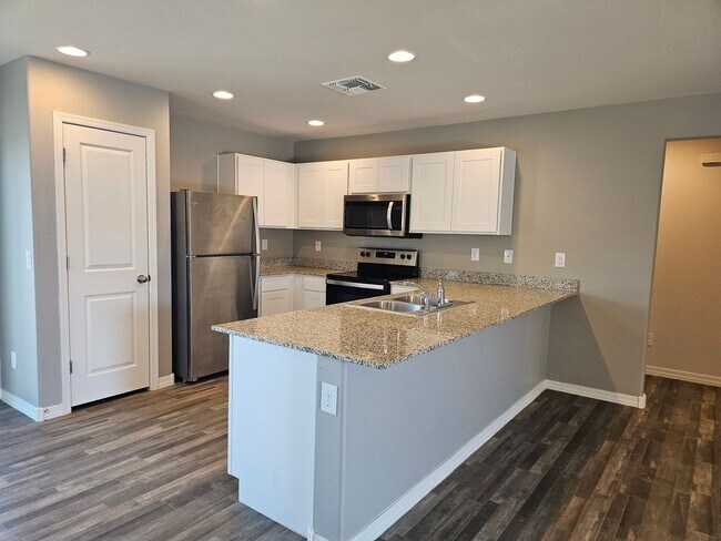 Building Photo - SHORT/LONG TERM /FREE RENT CALL FOR DETAILS