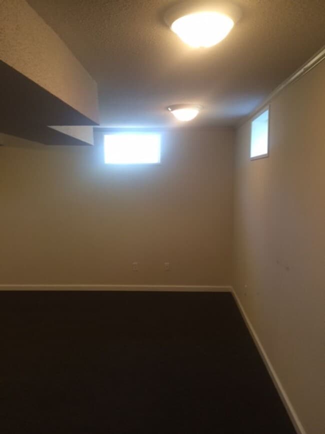 Building Photo - 3 Bed 2 Bath Home