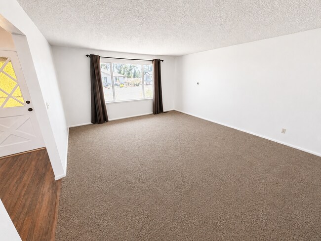 Building Photo - 3BR Cul-de-Sac Home w/ Solar, Water Softener, and Large Yard