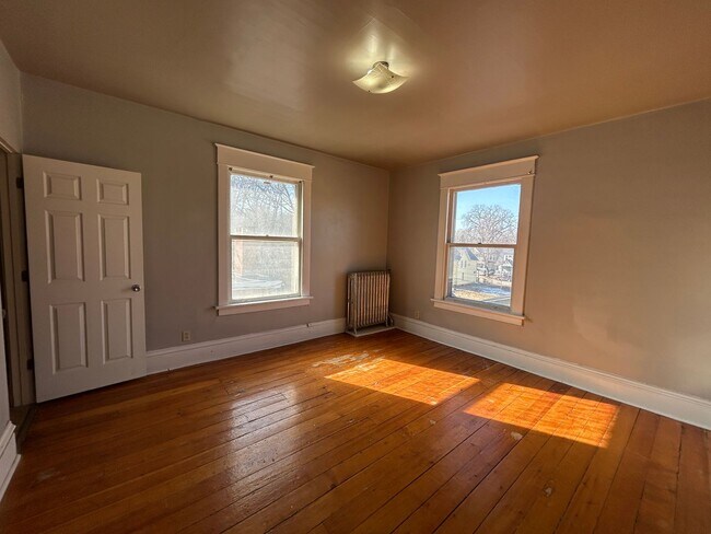 Building Photo - 914 23rd St