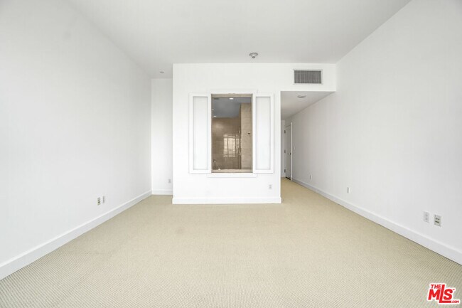 Building Photo - 900 W Olympic Blvd