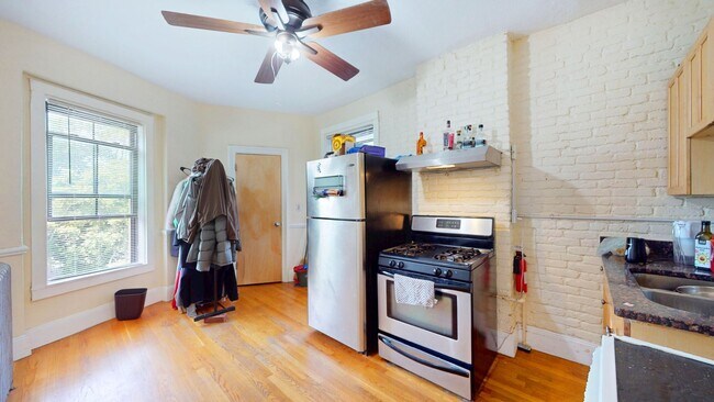 Building Photo - 69 Hammond St