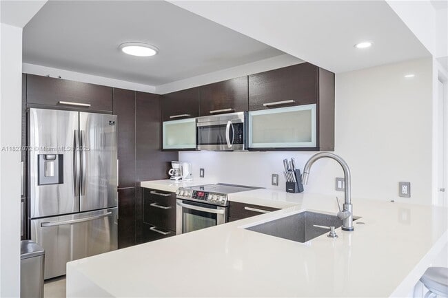 Building Photo - 3675 N Country Club Dr