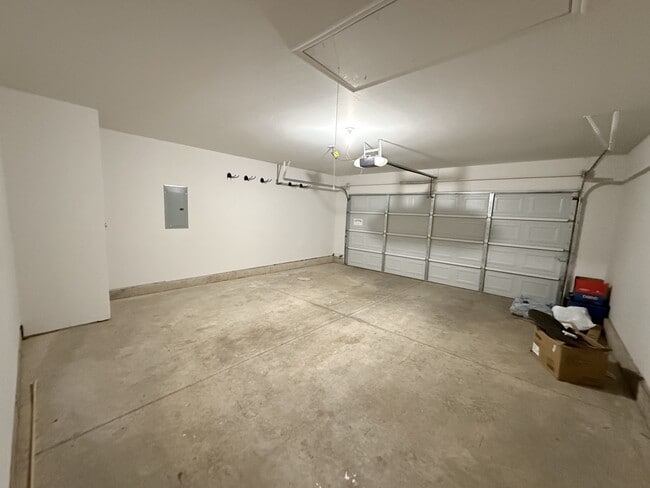 Building Photo - 4405 W Country Club Dr