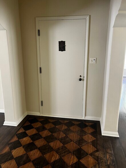 Building Photo - 189 S Martel Ave