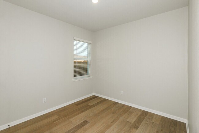 Building Photo - 408 Mustang Trot Dr