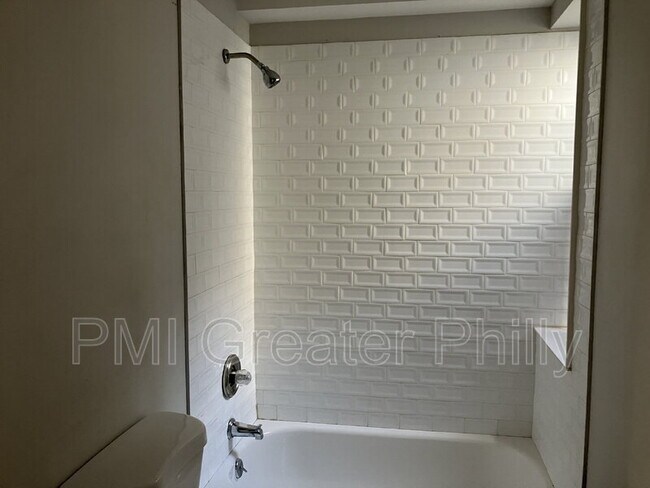 Building Photo - 332 N 62nd St
